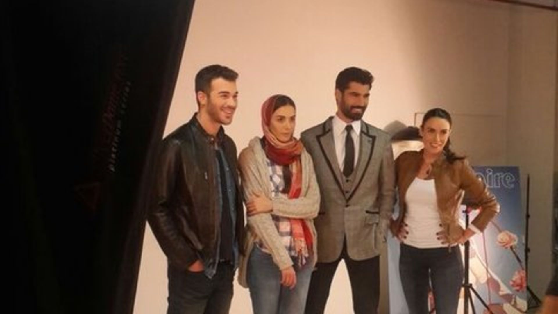 Ezra'nın ekibi kamera karşısında