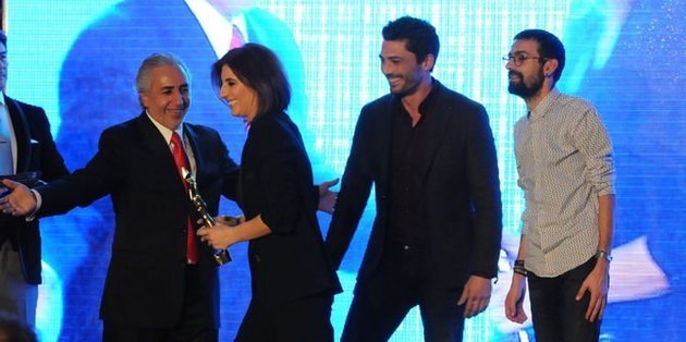 Engelsiz Yaşam Vakfı'ndan "İlişki Durumu: Karışık"a Ödül!