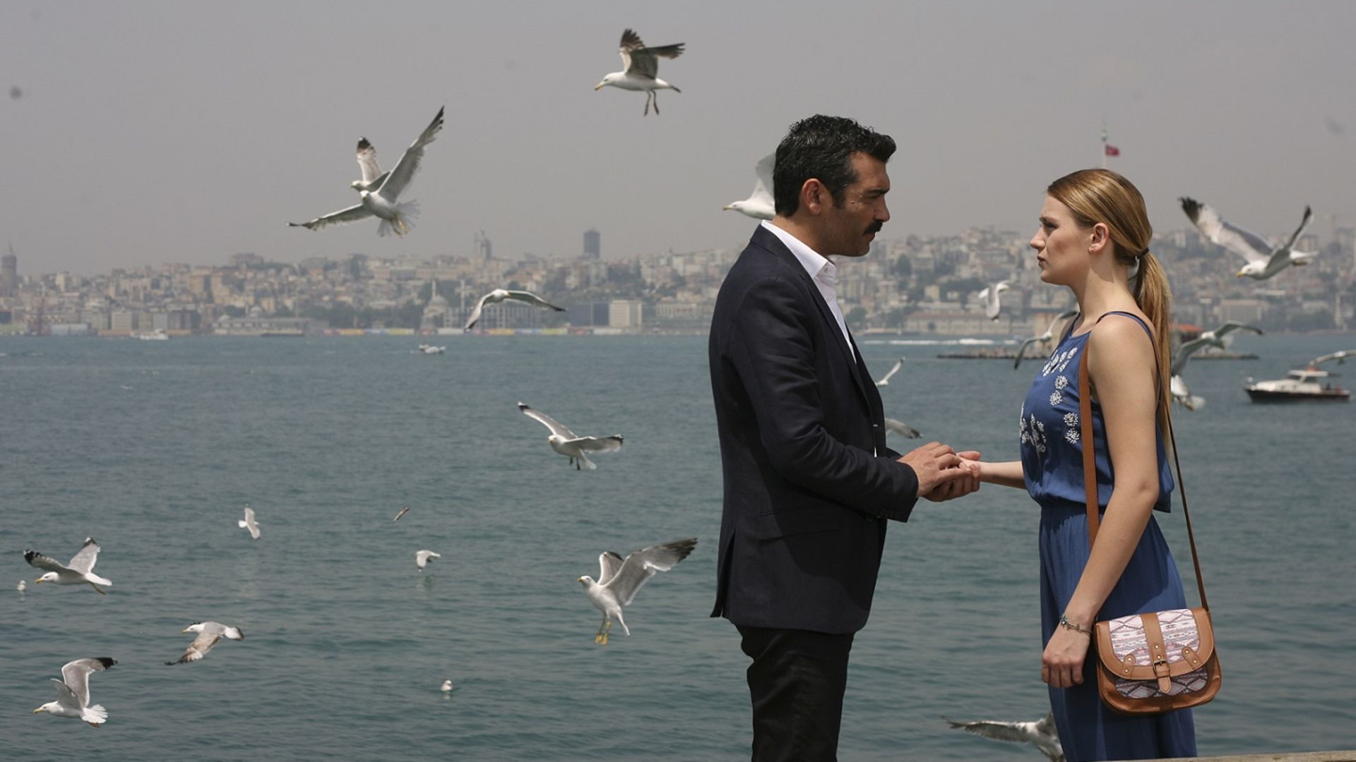 Стамбул окраины фото. Стамбул босфорский пролив. Ускюдар стамбул. Азиатская сторона стамбула. Стамбул набережная деревянная.