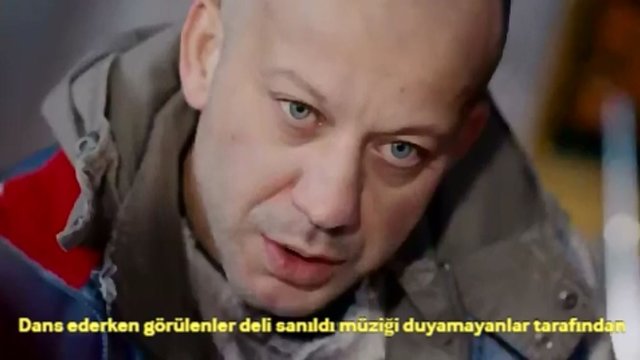 Dans ederken görünenler deli sanıldı müziği duymayanlar tarafından