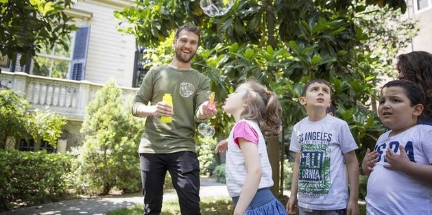 Aras Bulut İynemli Otizmli çocukları ziyaret etti!