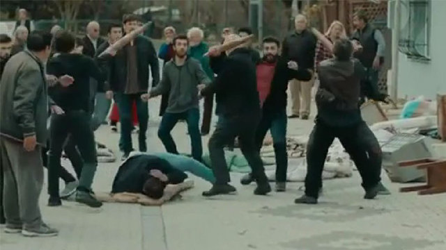 İdris, Selim ile kavgaya giriyor! Tıkla izle!
