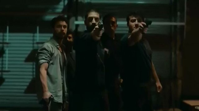 Efe, Yamaç için kendini feda ediyor! Tıkla İzle