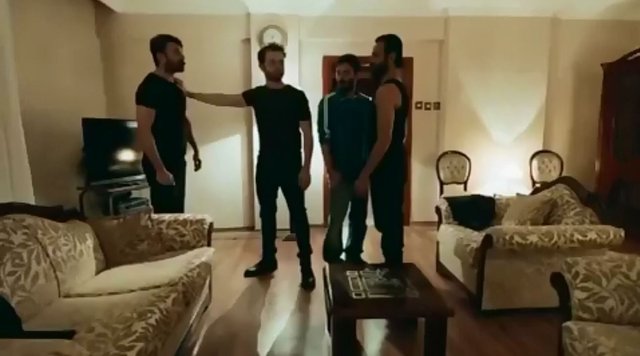 Cumali ve Vartolu karşı karşıya! Tıkla İzle