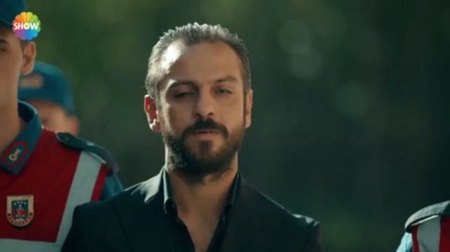 "Vartolu Saadettin Bey diyeceksiniz!"