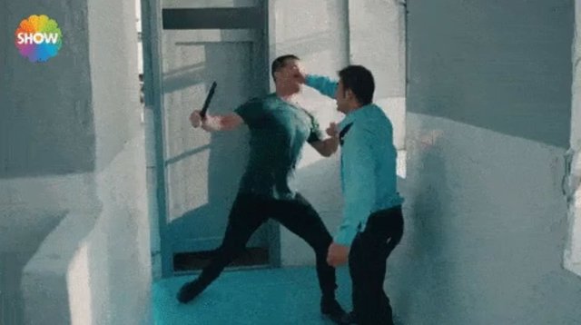 Gerilim ve aksiyon sahneleri benden sorulur diyorsanız...
Tıkla izle!