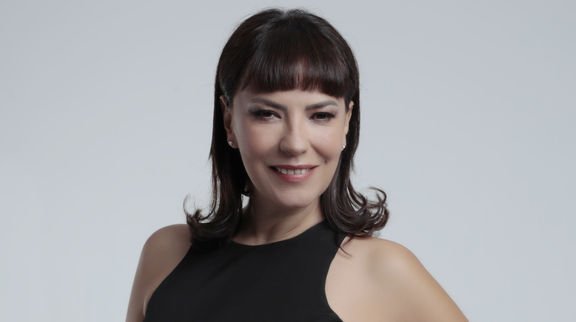 Yeşim Salkım: Maalesef geceleri kariyerinize sarılıp uyuyamazsınız!