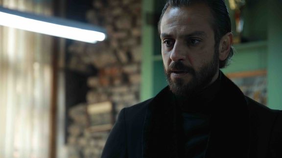 'Çukur' heyecan dolu bölümüyle zirvenin sahibi oldu!