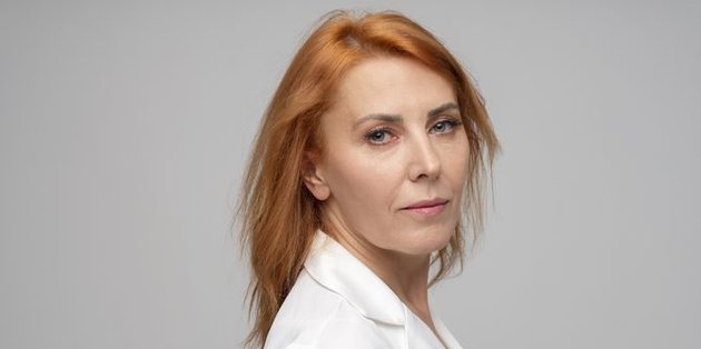 SHOW TV'nin sevilen dizisi 'Aziz'de 'Handan' karakterini canlandıran usta oyuncu Ayten Soykök, hem diziyi hem de merak edilenlerini anlattı. Soykök, geçtiğimiz hafta kaybettiğimiz Fatma Girik ile ilgili de konuştu.