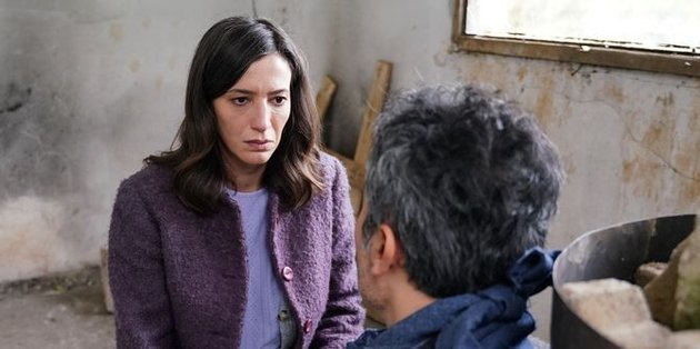 Show TV’nin Ay Yapım imzalı dizisi ‘Oğlum’un dün akşam ekrana gelen yeni bölümünde Tuğrul’u kaçıran İlyas, Melike’nin de ısrarları sonucu vicdanına söz geçiremedi ve Tuğrul’u serbest bıraktı ancak anne babasını gizlice dinleyip olaylardan haberdar olan Ce