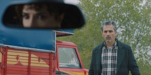 Show TV’nin Ay Yapım imzalı dizisi ‘Oğlum’un dün akşam ekrana gelen yeni bölümünde Melike, zorla tuttukları Tuğrul’u ani bir kararla serbest bırakınca olayların seyri tamamen değişti. Zeynep, Efe ile birlikte yeni hayatına başlamak için yola çıkarken bir
