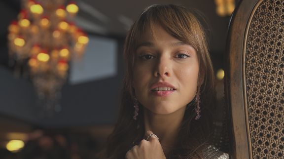 İpek Çiçek: Hepimiz bir çemberde dönüyor gibiyiz!