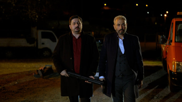 Tugi ve İskoç, Ati'yi bulmak için mekan basıyor!