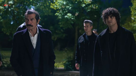 İskender, Devran ve Cesur'un iş birliği yaptığından şüphelendi!