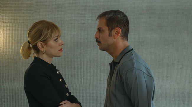 Veliaht iki kategoride reytinglerde zirvede!