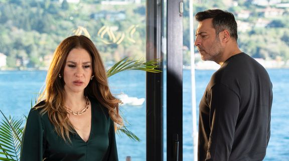 Kızılcık Şerbeti'nde Nilay, Nursema'nın eski sevgilisiyle mesajlaştığını öğrendi! 