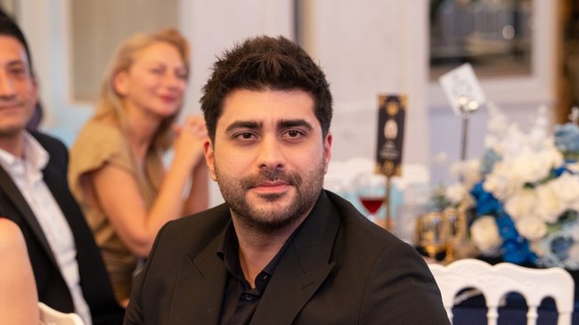 Kızılcık Şerbeti'nde Fatih ve Başak'ın sahte evliliğini aileler öğrendi!