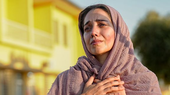 Özge Özacar, güzellik kaygısını bir kenara bıraktı!