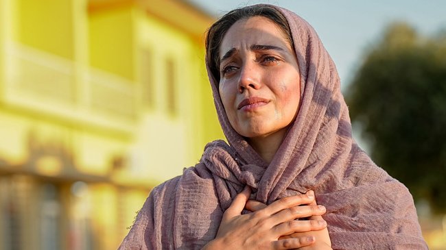 Özge Özacar, güzellik kaygısını bir kenara bıraktı!