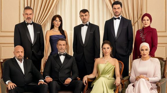 Kızılcık Şerbeti'nin merakla beklenen 5. sezon afişi yayınlandı!