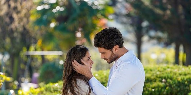 Show TV'nin yeni dizisi Menekşe sete çıktı!